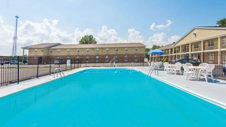 Days Inn Amherst Pool