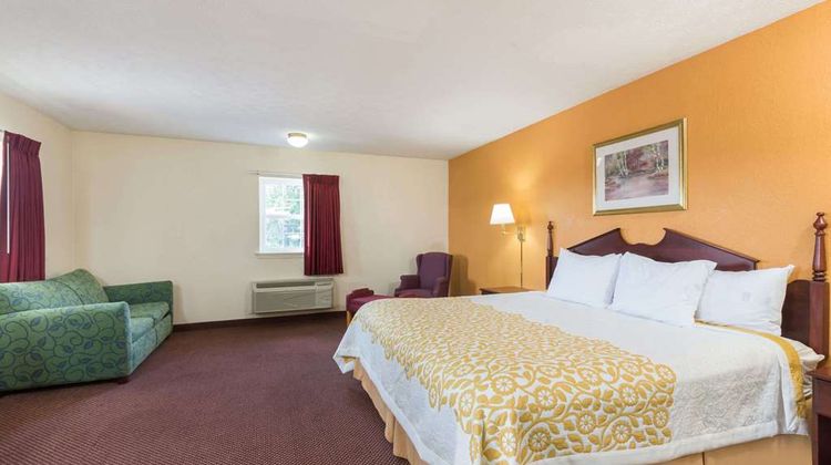 Days Inn Amherst Room