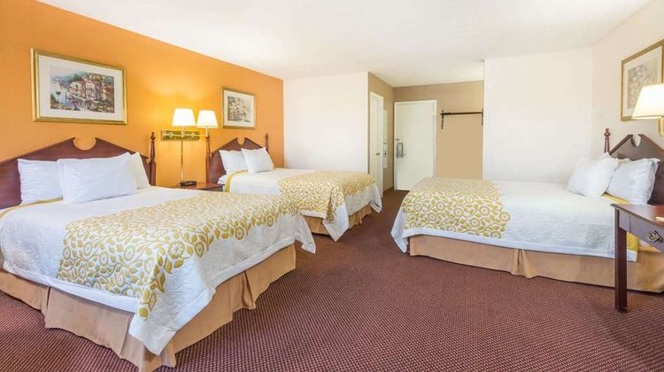 Days Inn Amherst Room