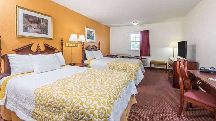 Days Inn Amherst Room