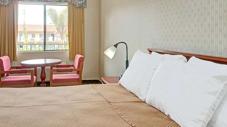 <b>Travelodge Lynwood Room</b>. Images powered by <a href="https://iceportal.shijigroup.com/" title="IcePortal" target="_blank">IcePortal</a>.