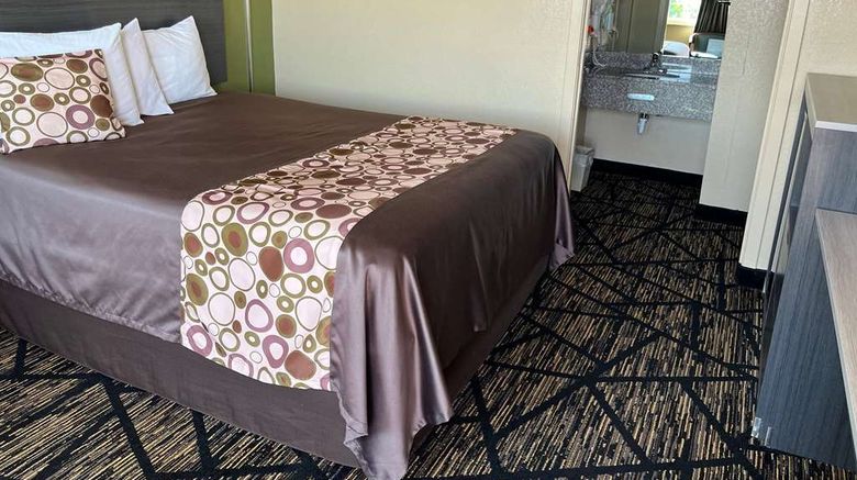 <b>Travelodge Mansfield Room</b>. Images powered by <a href="https://iceportal.shijigroup.com/" title="IcePortal" target="_blank">IcePortal</a>.