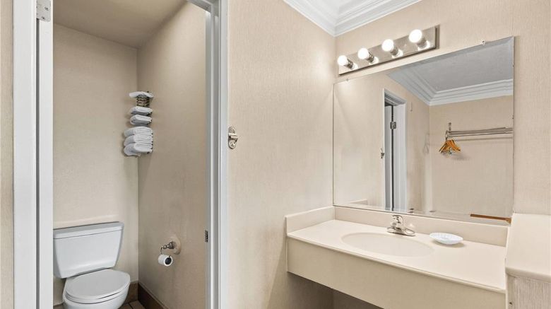 <b>Travelodge San Clemente Beach Room</b>. Images powered by <a href="https://iceportal.shijigroup.com/" title="IcePortal" target="_blank">IcePortal</a>.