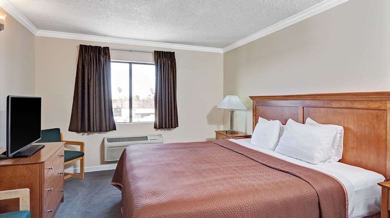 <b>Travelodge Pasadena Central Room</b>. Images powered by <a href="https://iceportal.shijigroup.com/" title="IcePortal" target="_blank">IcePortal</a>.