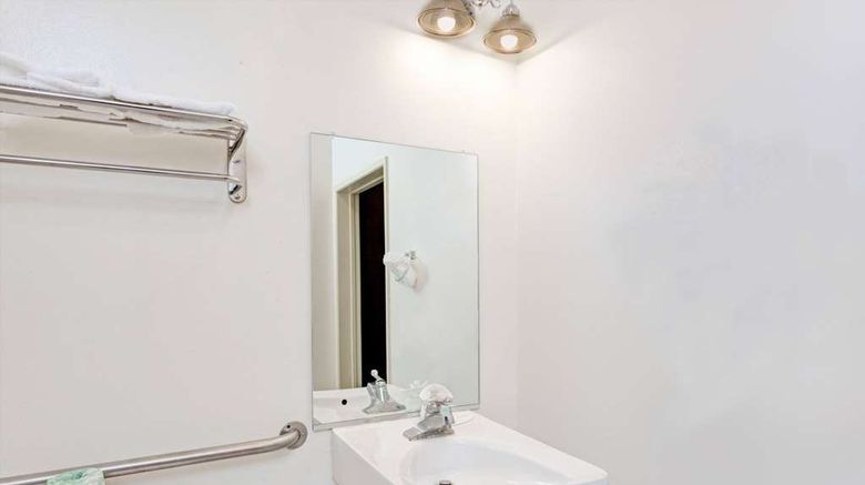 <b>Travelodge Pasadena Central Room</b>. Images powered by <a href="https://iceportal.shijigroup.com/" title="IcePortal" target="_blank">IcePortal</a>.