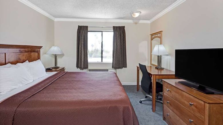 <b>Travelodge Pasadena Central Room</b>. Images powered by <a href="https://iceportal.shijigroup.com/" title="IcePortal" target="_blank">IcePortal</a>.