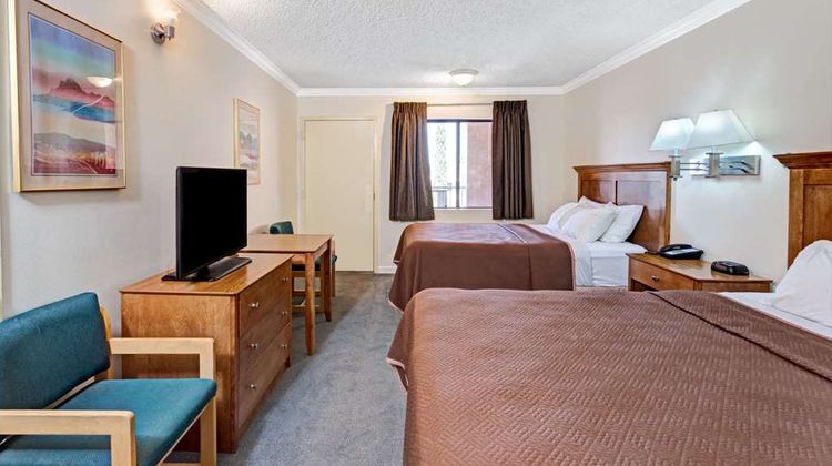 Travelodge Pasadena Central Room