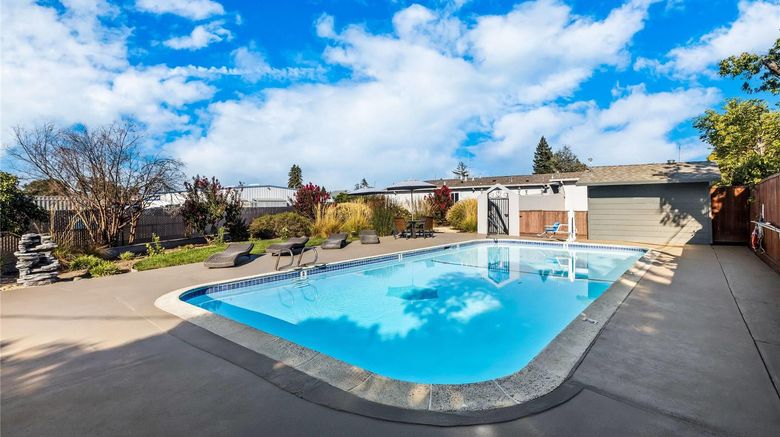 <b>Travelodge Santa Rosa Wine Country Pool</b>. Images powered by <a href="https://iceportal.shijigroup.com/" title="IcePortal" target="_blank">IcePortal</a>.