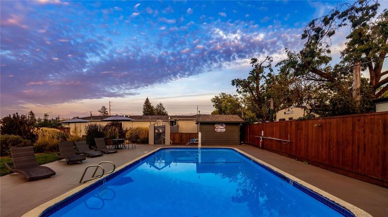 <b>Travelodge Santa Rosa Wine Country Pool</b>. Images powered by <a href="https://iceportal.shijigroup.com/" title="IcePortal" target="_blank">IcePortal</a>.