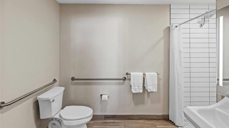 <b>Travelodge Santa Rosa Wine Country Room</b>. Images powered by <a href="https://iceportal.shijigroup.com/" title="IcePortal" target="_blank">IcePortal</a>.