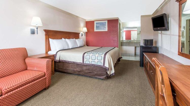 Days Inn Virginia Beach Town Center Room