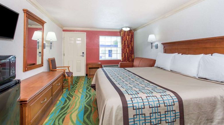 <b>Days Inn Virginia Beach Town Center Room</b>. Images powered by <a href="https://iceportal.shijigroup.com/" title="IcePortal" target="_blank">IcePortal</a>.