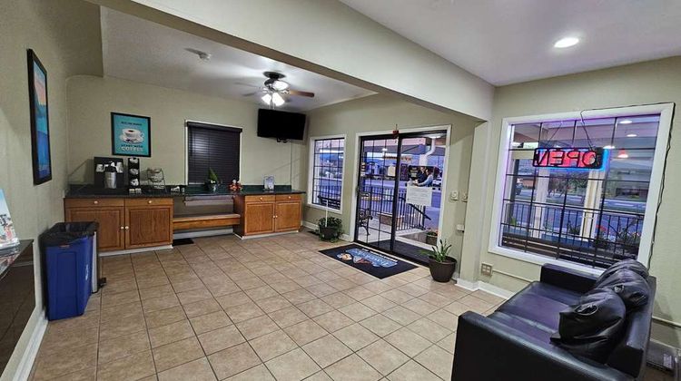 Travelodge Wenatchee Lobby