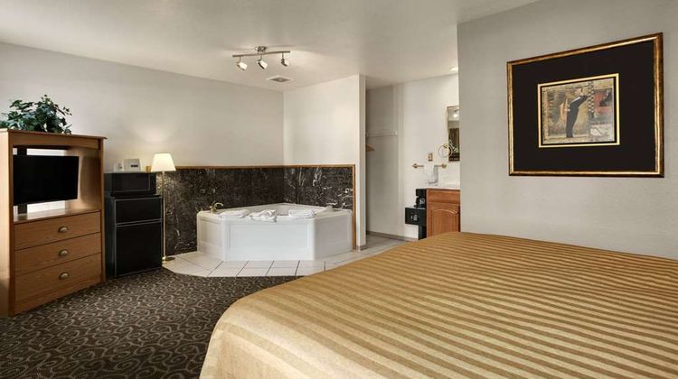 Travelodge Wenatchee Suite
