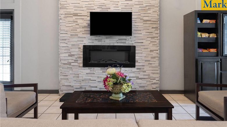 <b>Days Inn College Park Airport Best Road Lobby</b>. Images powered by <a href="https://iceportal.shijigroup.com/" title="IcePortal" target="_blank">IcePortal</a>.