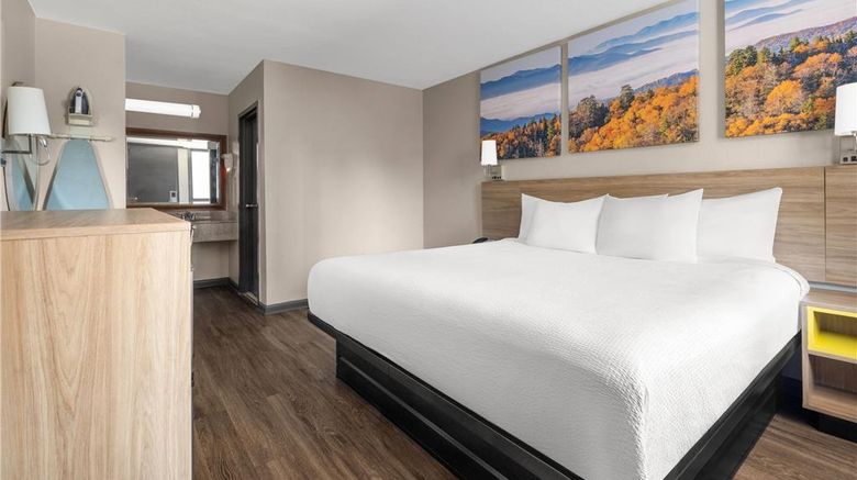<b>Days Inn College Park Airport Best Road Room</b>. Images powered by <a href="https://iceportal.shijigroup.com/" title="IcePortal" target="_blank">IcePortal</a>.