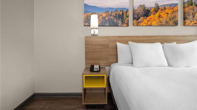 <b>Days Inn College Park Airport Best Road Room</b>. Images powered by <a href="https://iceportal.shijigroup.com/" title="IcePortal" target="_blank">IcePortal</a>.
