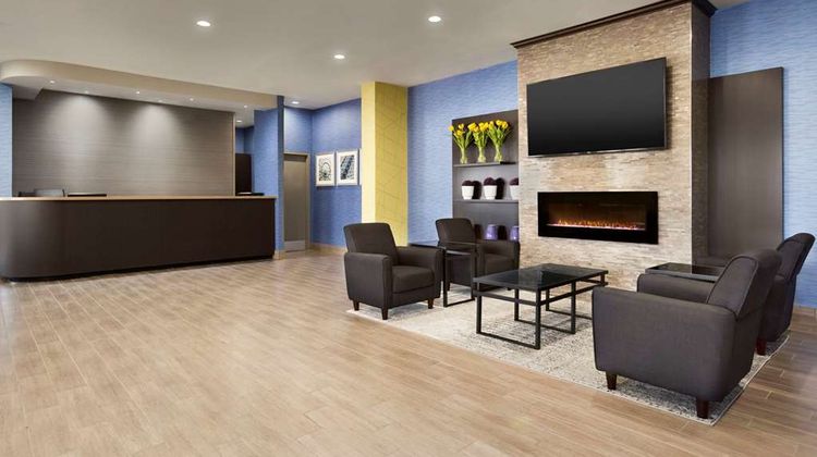 Travelodge Toronto East Lobby