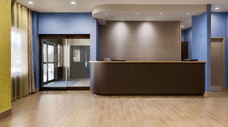 Travelodge Toronto East Lobby