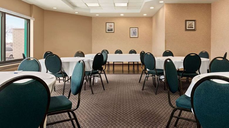 <b>Travelodge Winnipeg East Meeting</b>. Images powered by <a href="https://iceportal.shijigroup.com/" title="IcePortal" target="_blank">IcePortal</a>.