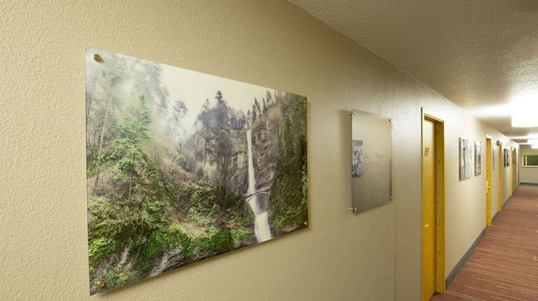 <b>Travelodge East Portland/Gresham Lobby</b>. Images powered by <a href="https://iceportal.shijigroup.com/" title="IcePortal" target="_blank">IcePortal</a>.