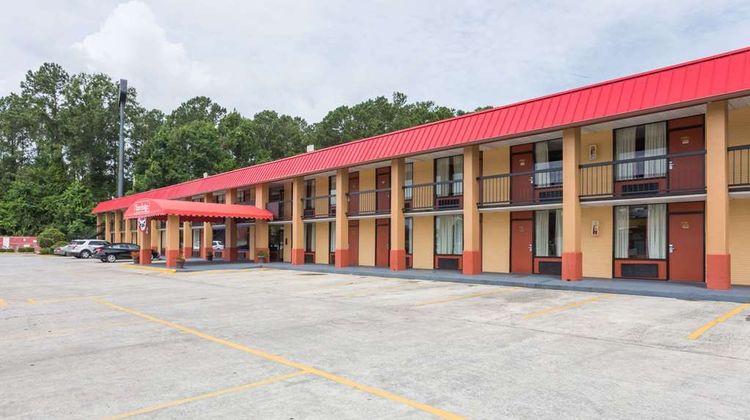Travelodge Savannah Area/Richmond Hill Exterior