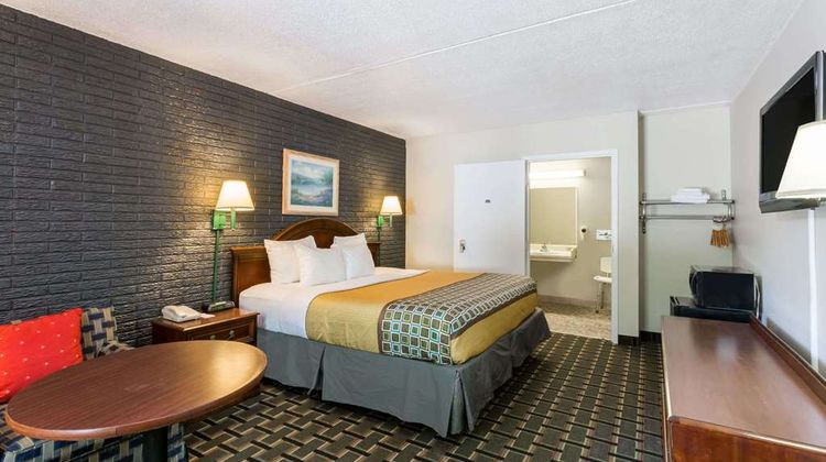 Travelodge Savannah Area/Richmond Hill Room