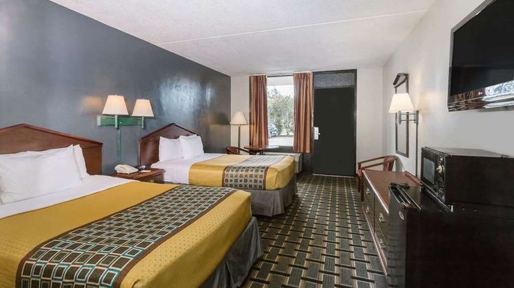 Travelodge Savannah Area/Richmond Hill Room