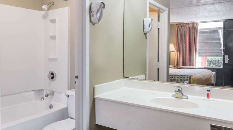 <b>Travelodge Savannah Area/Richmond Hill Room</b>. Images powered by <a href="https://iceportal.shijigroup.com/" title="IcePortal" target="_blank">IcePortal</a>.