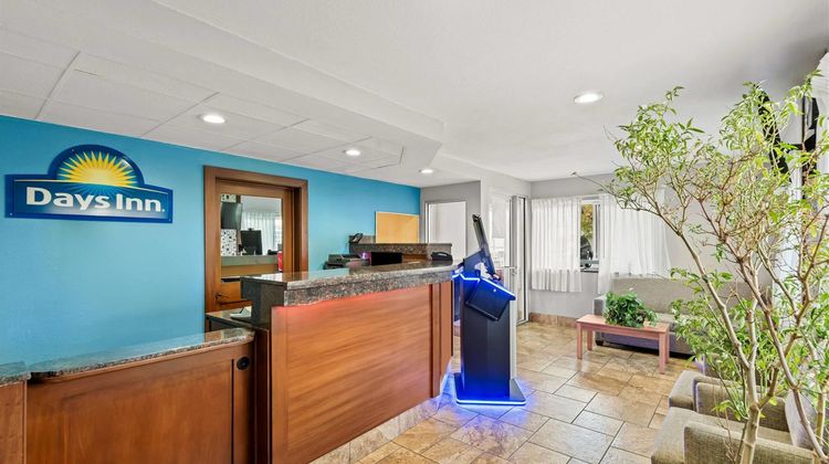 Days Inn Ames Lobby