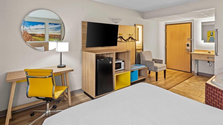 Days Inn Ames Suite