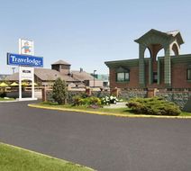 Travelodge Calgary South Exterior