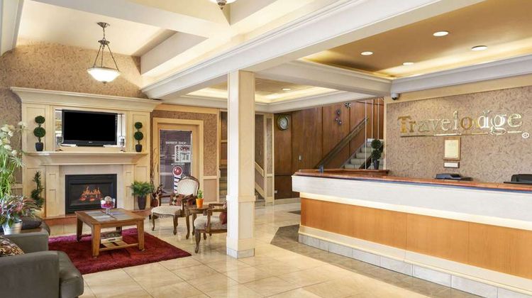 Travelodge Edmonton East Lobby