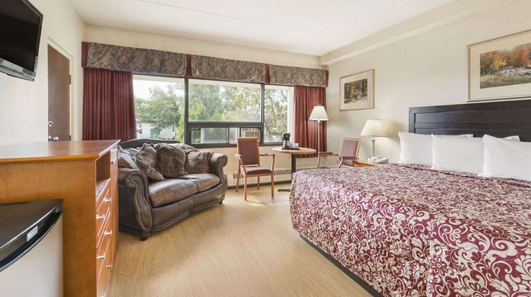 Travelodge Edmonton East Suite