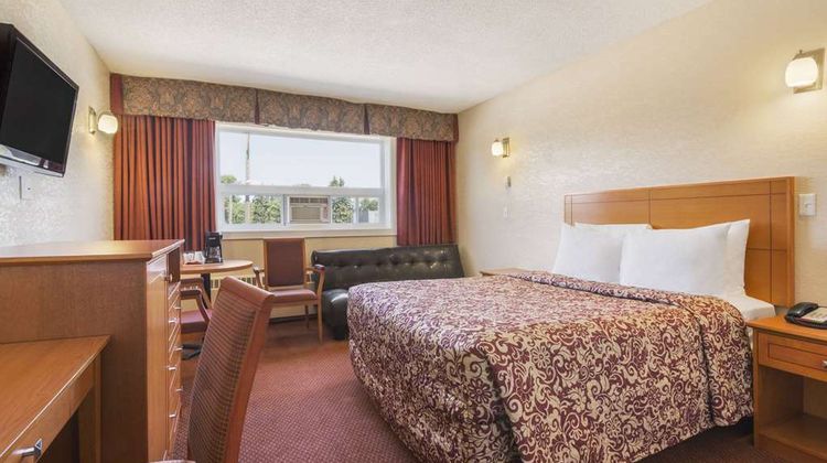Travelodge Edmonton East Suite