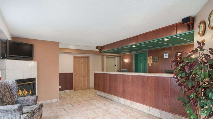 Travelodge Edmonton Airport Lobby