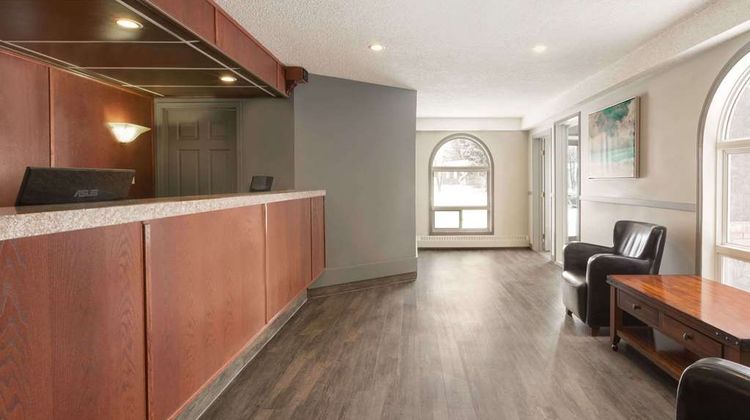 Travelodge Edmonton Airport Lobby