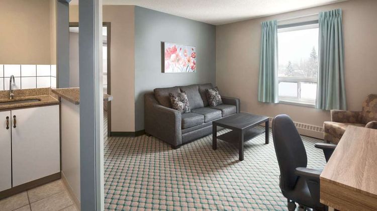 Travelodge Edmonton Airport Suite