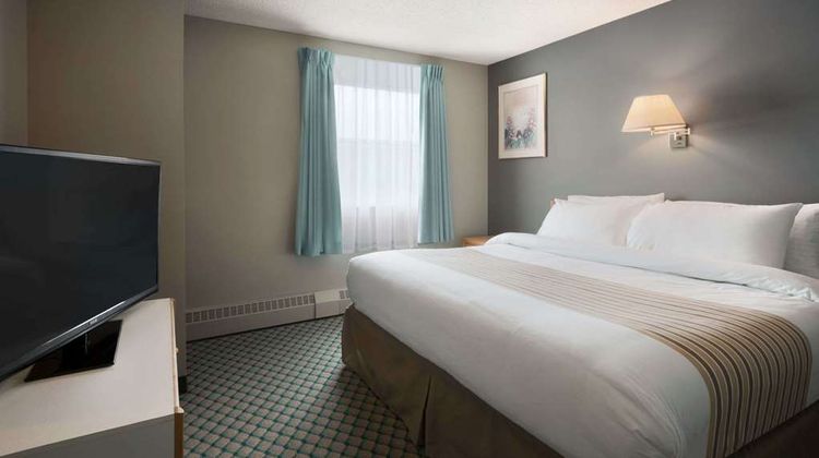 Travelodge Edmonton Airport Suite