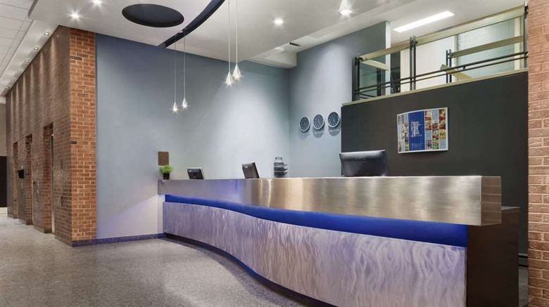 <b>Travelodge Hotel Montreal Centre Lobby</b>. Images powered by <a href="https://iceportal.shijigroup.com/" title="IcePortal" target="_blank">IcePortal</a>.