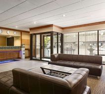 Travelodge Kenora Lobby
