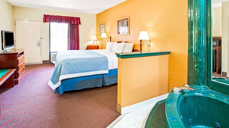Days Inn Covington Suite