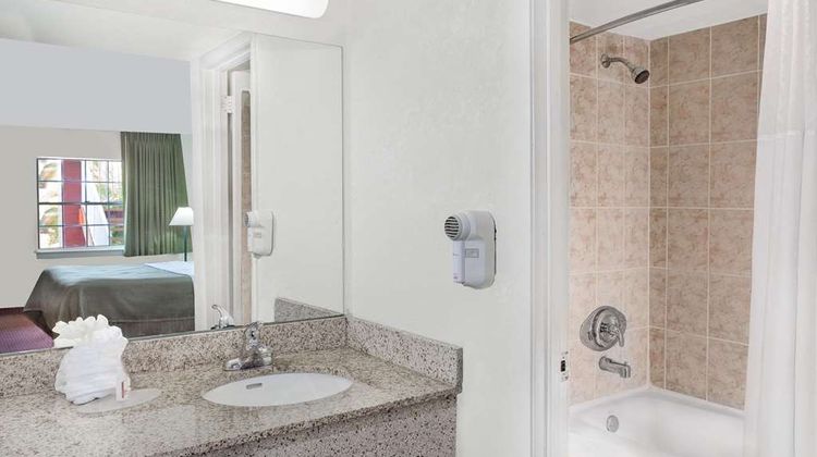 Howard Johnson Inn Ft. Myers Room