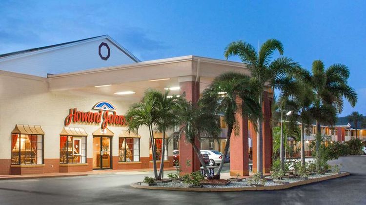 Howard Johnson Inn Ft. Myers Exterior