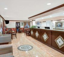 Howard Johnson Inn Ft. Myers Lobby
