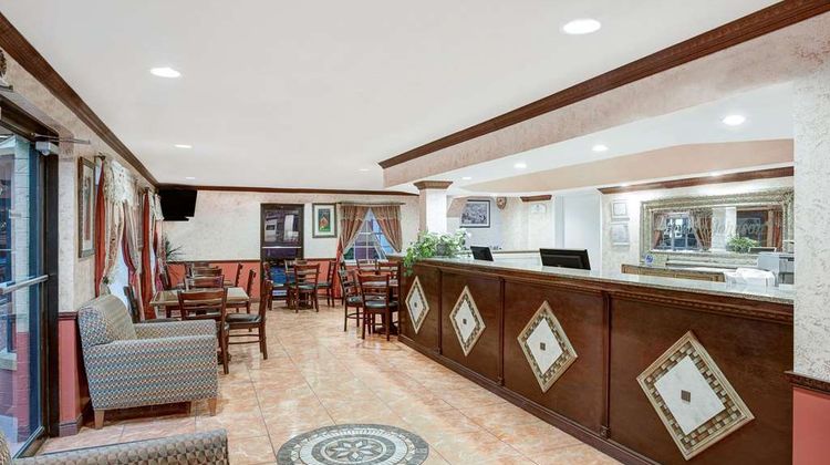 Howard Johnson Inn Ft. Myers Lobby