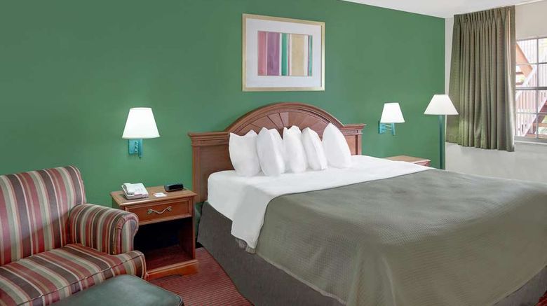 <b>Howard Johnson Inn Ft. Myers Room</b>. Images powered by <a href="https://iceportal.shijigroup.com/" title="IcePortal" target="_blank">IcePortal</a>.