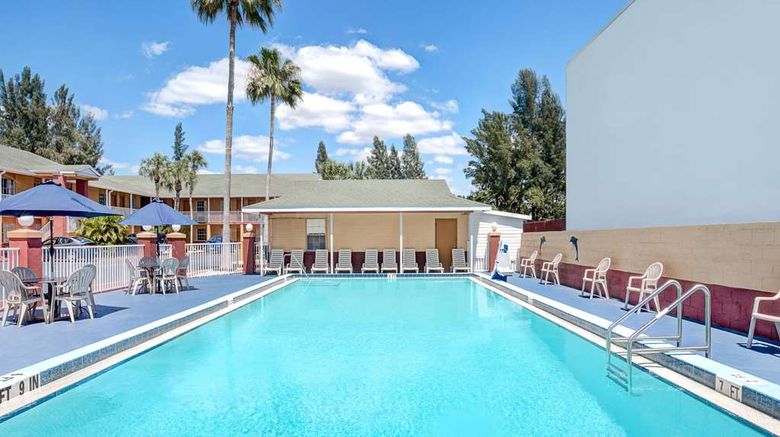 <b>Howard Johnson Inn Ft. Myers Pool</b>. Images powered by <a href="https://iceportal.shijigroup.com/" title="IcePortal" target="_blank">IcePortal</a>.
