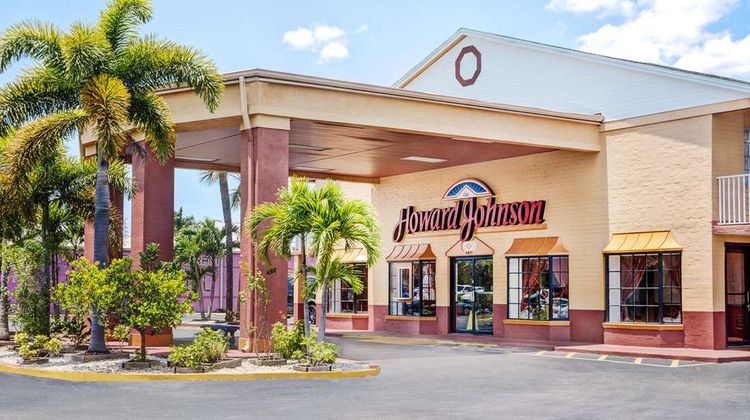 Howard Johnson Inn Ft. Myers Exterior
