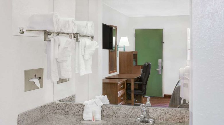 <b>Howard Johnson Inn Ft. Myers Room</b>. Images powered by <a href="https://iceportal.shijigroup.com/" title="IcePortal" target="_blank">IcePortal</a>.